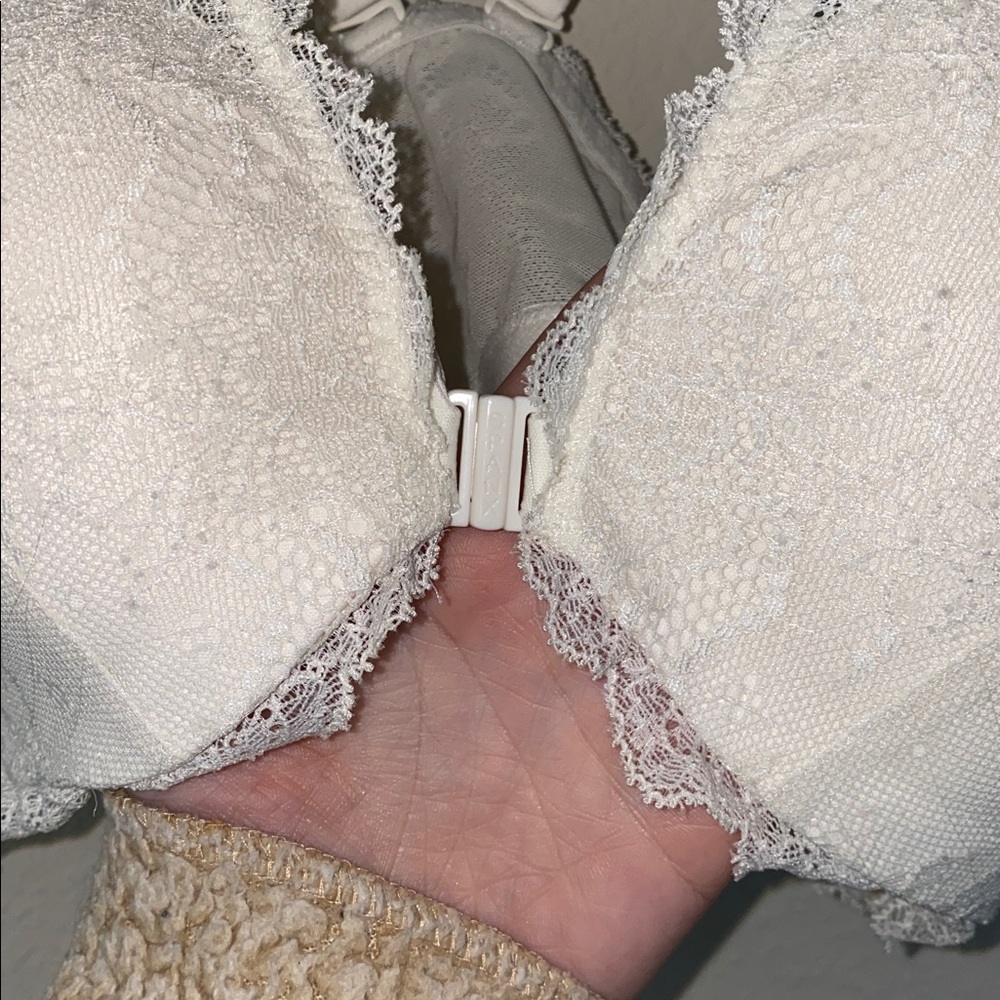 🛍️White Lace Spanx Undietectable Bra! - Picture 4 of 7